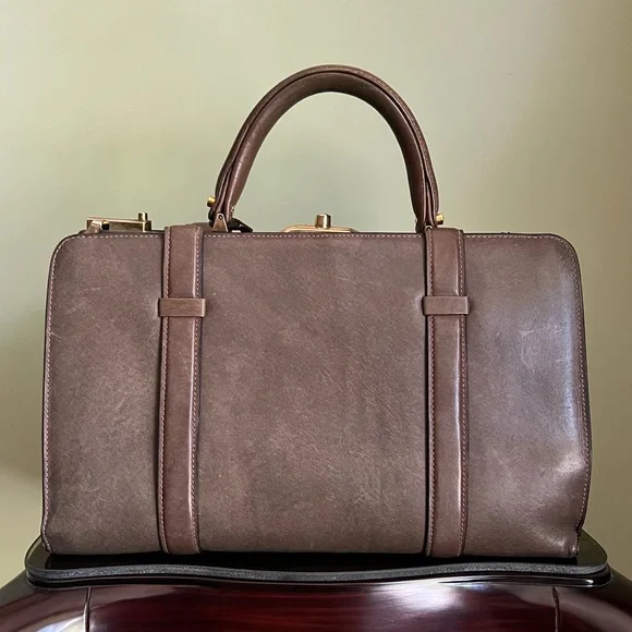 Locking Travel Handbag, Leather Satchel with Original Key, Authentic Vintage - Picture 5 of 16